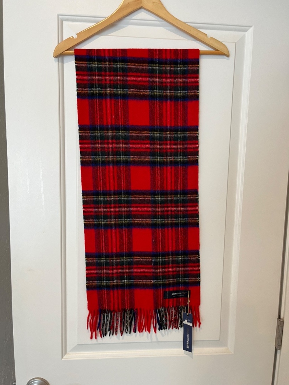 NWT Johnstons of Elgin 100% Cashmere Scarf Royal Stewart Tartan Plaid Luxury
